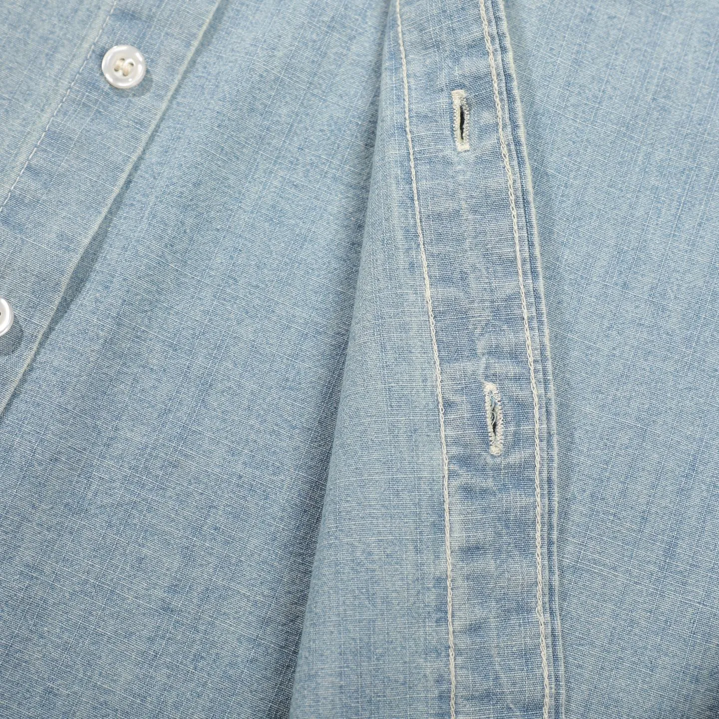 P400 [Original item] Top quality lapel long-sleeved washed denim shirt jacket Four-season men's two-color pure cotton shirt stone-washed retro casual denim shirt Denim shirt is really the most iconic product, decorated with colorful iconic pony embroidery, presenting a classic polo style design. It is a versatile choice from winter to summer. The multiple washes of denim greatly increase the comfort and softness of the fabric. The distressed effect is full of strong American retro style. This one is also closed with eyes closed. Simply YYDS~ The same style for men and women. It can be worn alone or as a cardigan. If you like looseness, choose one size larger. It is more suitable for inner wear~ The overall style is a loose version with a bit of boyfriend style. The silhouette is good and the drape is good. The upper body has a tough style~ It has an American retro denim style. This shirt is suitable for many occasions, whether it is daily leisure or commuting. It is a good choice. It can also be used as a layering jacket/coat. Color: dark blue, light blue, size: S-XL